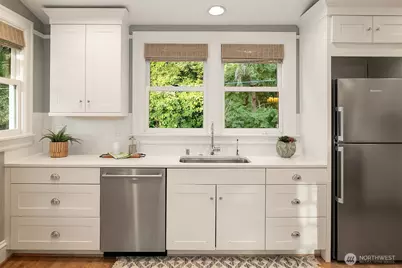 4422 Montana Circle W, Seattle, WA 98199 - Photo 12