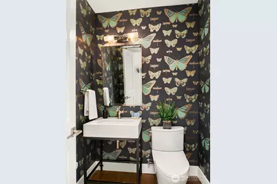 8004 Burke Avenue N, Seattle, WA 98103 - Photo 14