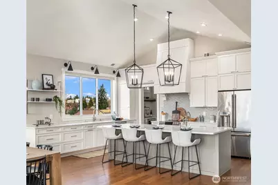 8004 Burke Avenue N, Seattle, WA 98103 - Photo 8