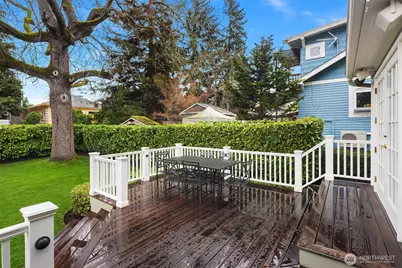 3609 Burke Avenue N, Seattle, WA 98103 - Photo 8