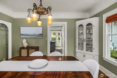 3609 Burke Avenue N, Seattle, WA 98103 - Photo 10
