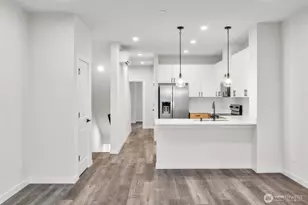 15613 Admiralty Way, Lynnwood, WA 98087 - Photo 2