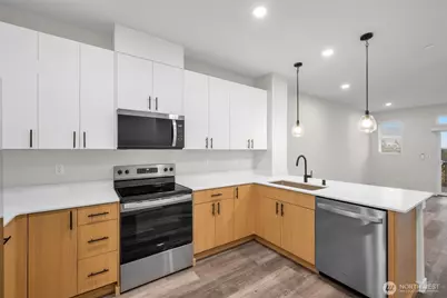 15613 Admiralty Way #B5, Lynnwood, WA 98087 - Photo 4