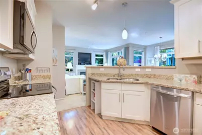 538 241st Lane SE, Sammamish, WA 98074 - Photo 14