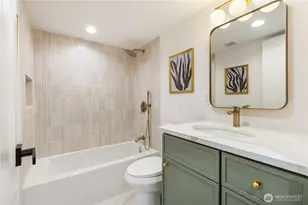 828 NE 95th St, Seattle, WA 98115 - Photo 16