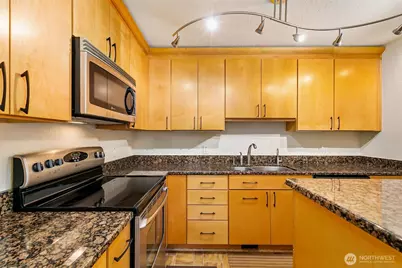 13620 NE 7th Street #F14, Bellevue, WA 98005 - Photo 6