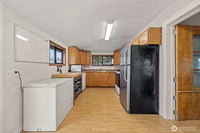 1011 E Fairhaven Avenue, Burlington, WA 98233 - Photo 6