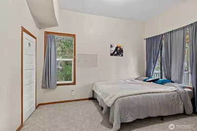 1011 E Fairhaven Avenue, Burlington, WA 98233 - Photo 10
