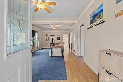 1011 E Fairhaven Avenue, Burlington, WA 98233 - Photo 2