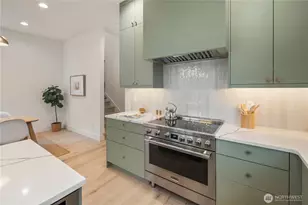 522 NE 89th St, Seattle, WA 98115 - Photo 14