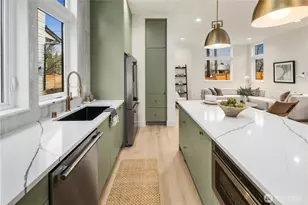 522 NE 89th St, Seattle, WA 98115 - Photo 16