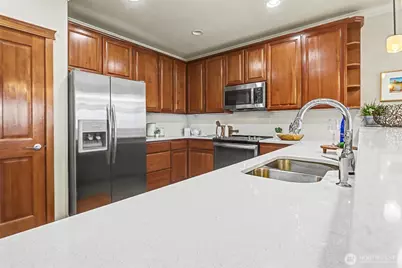 626 Glen Street #201, Edmonds, WA 98020 - Photo 18