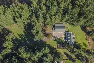 528 Waynes Ridge Cir, Camano Island, WA 98282 - Photo 2