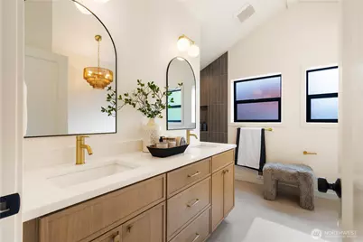 8253 Densmore Avenue N, Seattle, WA 98103 - Photo 18