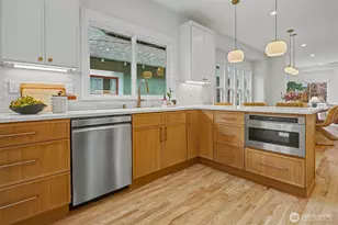 604 N 44th St, Seattle, WA 98103 - Photo 12