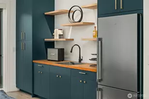 9812 NE 31st St, Bellevue, WA 98004 - Photo 32