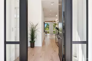 9812 NE 31st St, Bellevue, WA 98004 - Photo 2