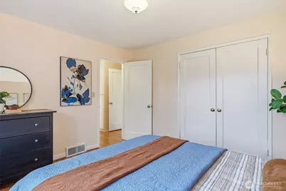 11249 Fremont Avenue N, Seattle, WA 98133 - Photo 6