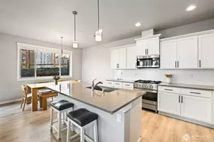 10445 11th St E, Edgewood, WA 98372 - Photo 8