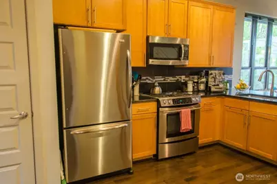 7937 Densmore Avenue N, Seattle, WA 98103 - Photo 8