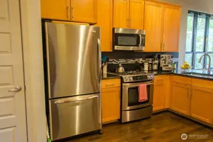 7937 Densmore Ave N, Seattle, WA 98103 - Photo 8