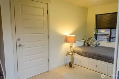 7937 Densmore Avenue N, Seattle, WA 98103 - Photo 6