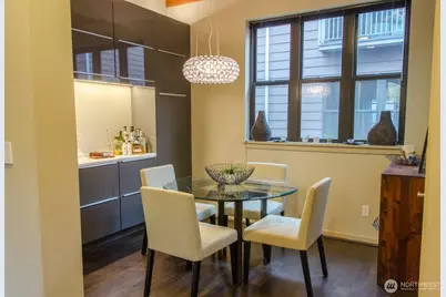 7937 Densmore Avenue N, Seattle, WA 98103 - Photo 12