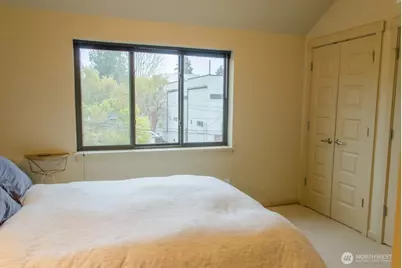 7937 Densmore Avenue N, Seattle, WA 98103 - Photo 18