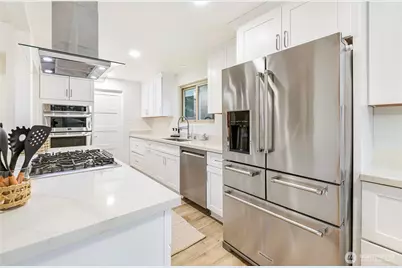 8802 Del Campo Drive, Everett, WA 98208 - Photo 10