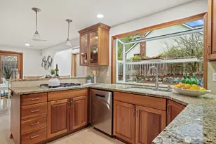 14216 SE 51st St, Bellevue, WA 98006 - Photo 10