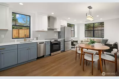 2613 NE 87th Street, Seattle, WA 98115 - Photo 2