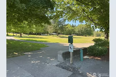 13059 SE 76th Street, Newcastle, WA 98056 - Photo 16