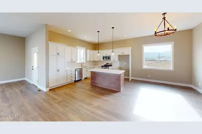 4606 W Larch Avenue, Yakima, WA 98903 - Photo 4