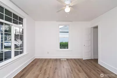 1016 E Orange Avenue, Burlington, WA 98233 - Photo 8