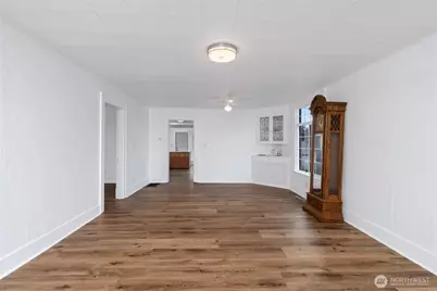 1016 E Orange Avenue, Burlington, WA 98233 - Photo 4