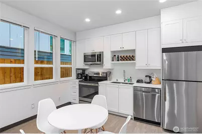 2613 3rd Avenue W, Seattle, WA 98119 - Photo 22