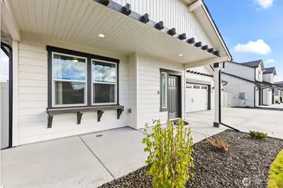 2307 S 57th Avenue, Yakima, WA 98903 - Photo 2