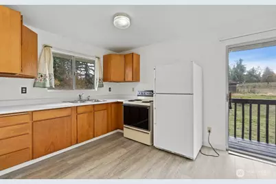 39411 Mountain Highway E, Eatonville, WA 98328 - Photo 16