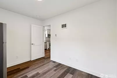 5255 Brooklyn Avenue NE, Seattle, WA 98015 - Photo 10