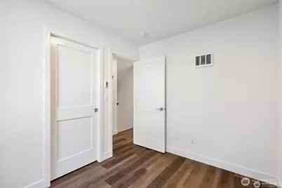 5255 Brooklyn Avenue NE, Seattle, WA 98015 - Photo 12