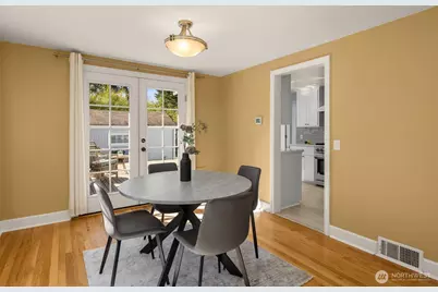 13703 Palatine Avenue N, Seattle, WA 98133 - Photo 8