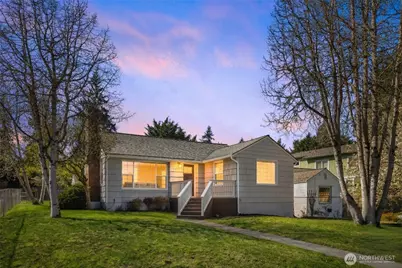 13703 Palatine Avenue N, Seattle, WA 98133 - Photo 2