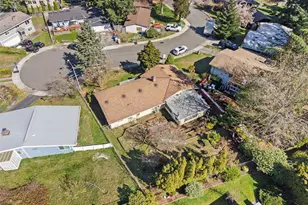 2609 Lake Youngs Ct SE, Renton, WA 98058 - Photo 2