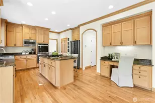 21425 SE 34th Pl, Sammamish, WA 98075 - Photo 10