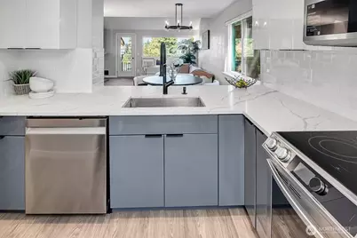 12707 NE 116th Street #A-304, Kirkland, WA 98034 - Photo 8