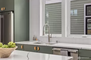 522 NE 89th St, Seattle, WA 98115 - Photo 8