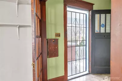 1208 S Ainsworth Avenue, Tacoma, WA 98405 - Photo 4