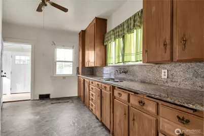 1208 S Ainsworth Avenue, Tacoma, WA 98405 - Photo 10