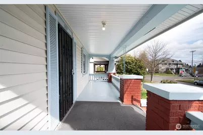 1208 S Ainsworth Avenue, Tacoma, WA 98405 - Photo 2