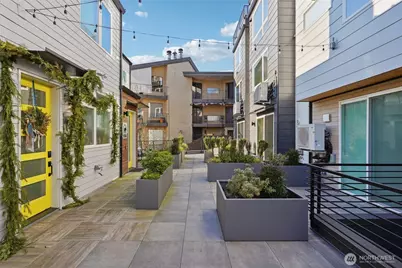 515 Howe #A, Seattle, WA 98109 - Photo 2